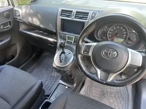 Toyota Ractis 2013 Silver