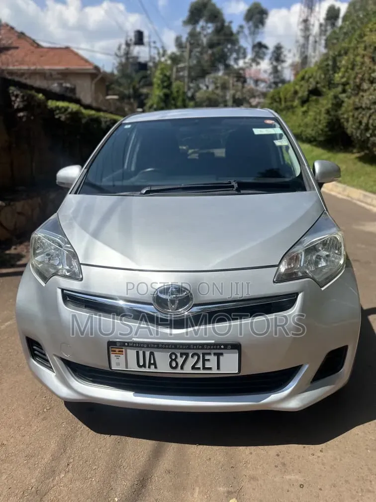 Toyota Ractis 2013 Silver