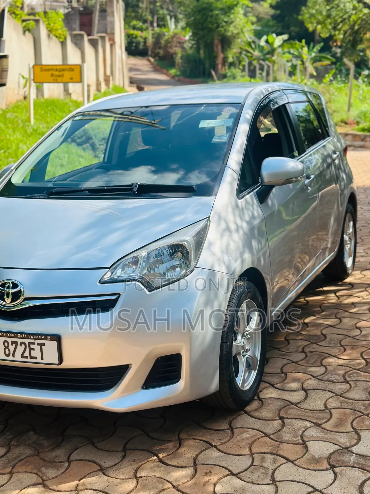 Toyota Ractis 2013 Silver