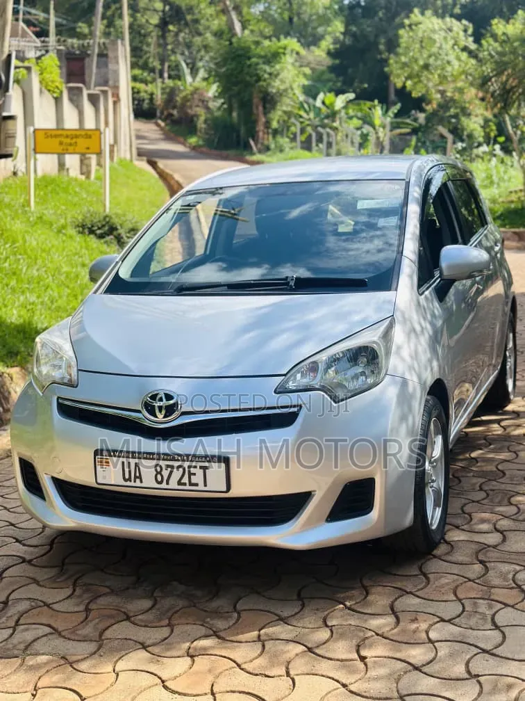 Toyota Ractis 2013 Silver