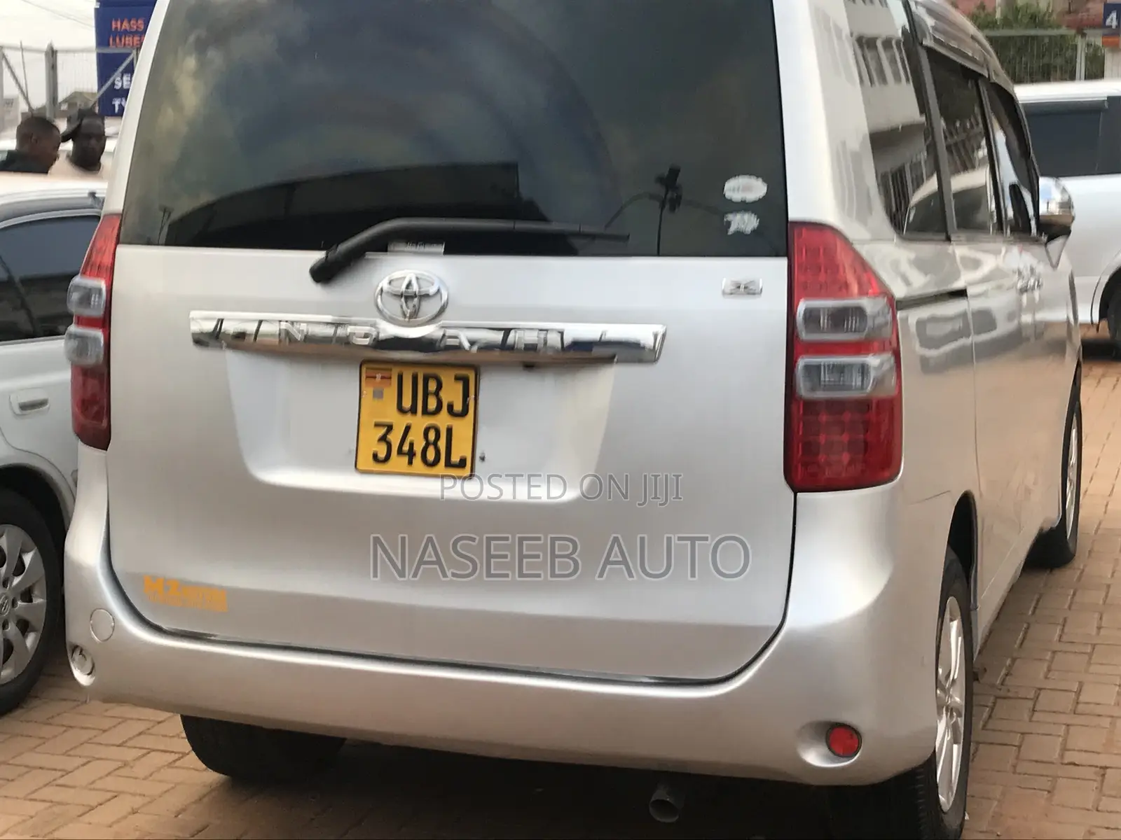 Toyota Noah 2010 Silver