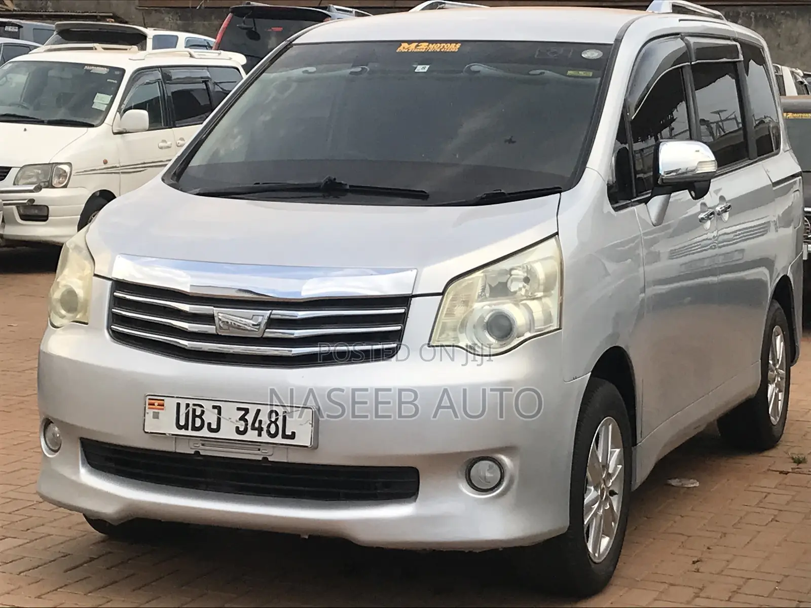 Toyota Noah 2010 Silver