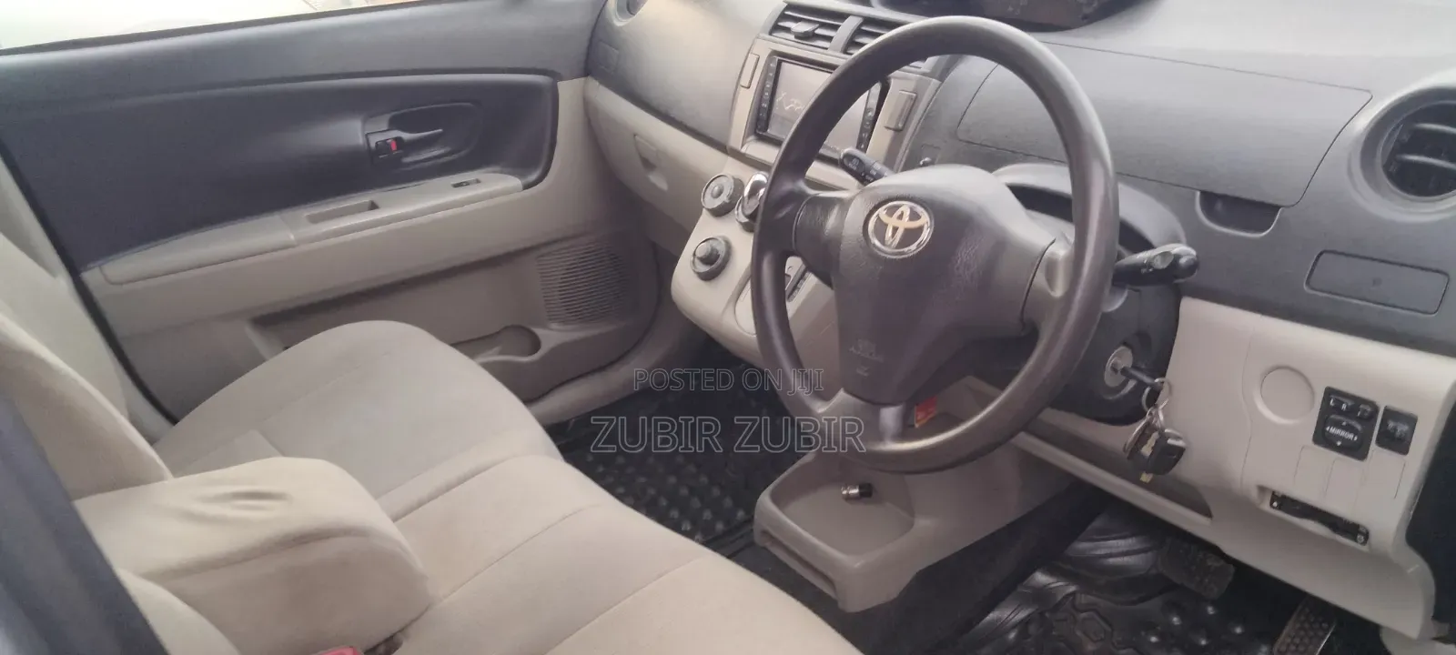 Toyota Passo Sette 2010 Silver