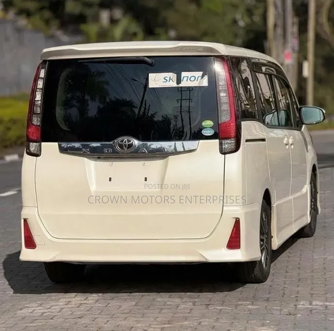 Toyota Noah 2.0 FWD (7 Seater) 2015 White