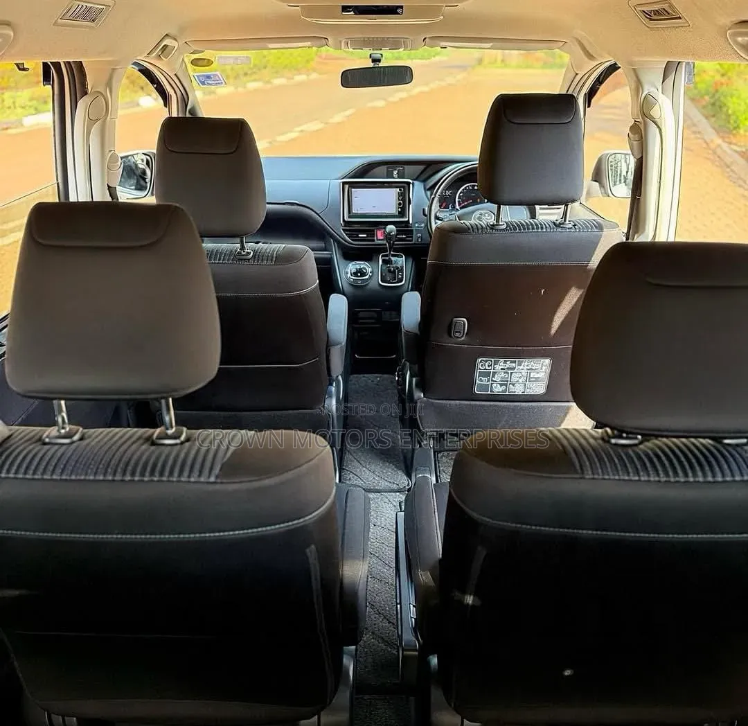 Toyota Noah 2.0 FWD (7 Seater) 2015 White