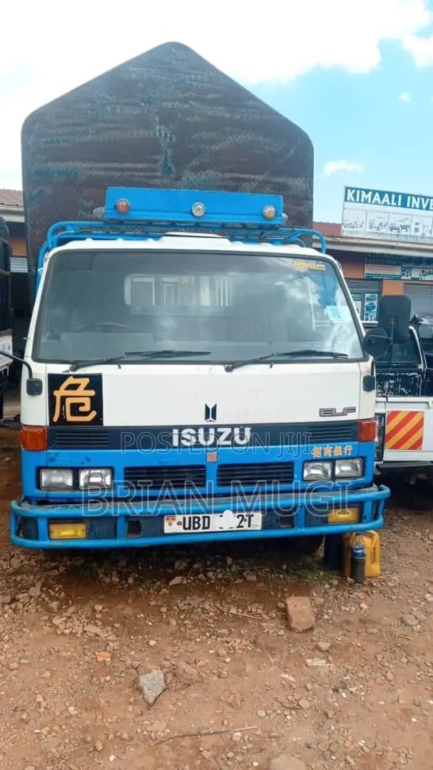 Isuzu ELF Truck 1996 White
