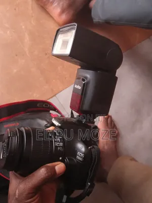 Canon 1100D Camera Godox Flashlight N 2 Batteries, Charger