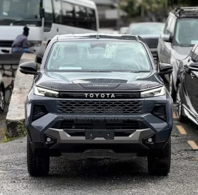 Toyota Hilux 2025 Gray