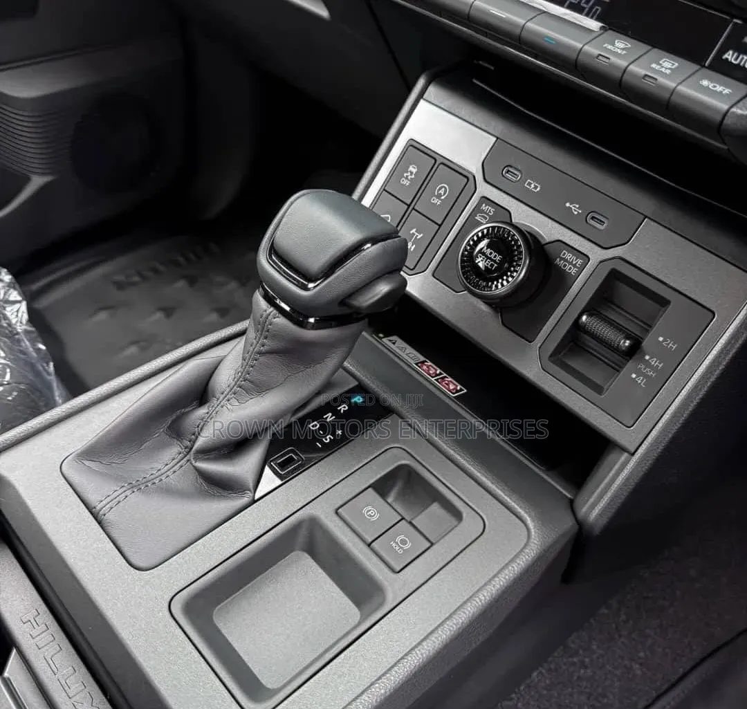 Toyota Hilux 2025 Gray