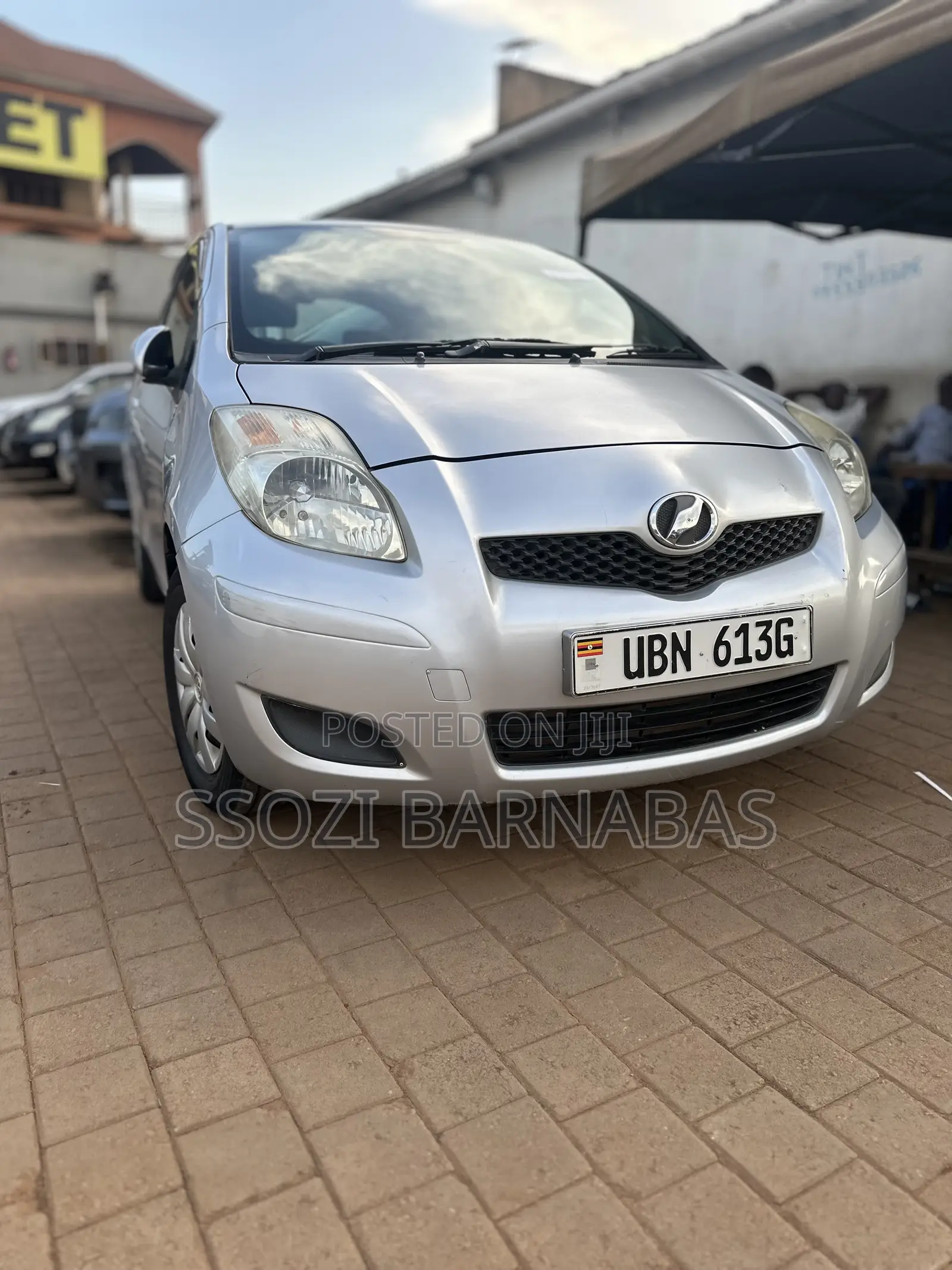 Toyota Vitz 2010 Silver