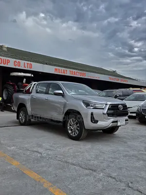 New Toyota Hilux 2024 Silver