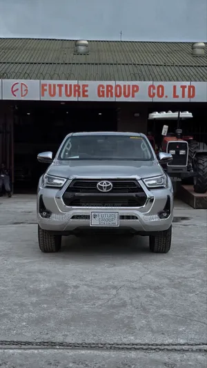 New Toyota Hilux 2024 Silver