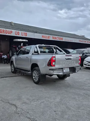 New Toyota Hilux 2024 Silver