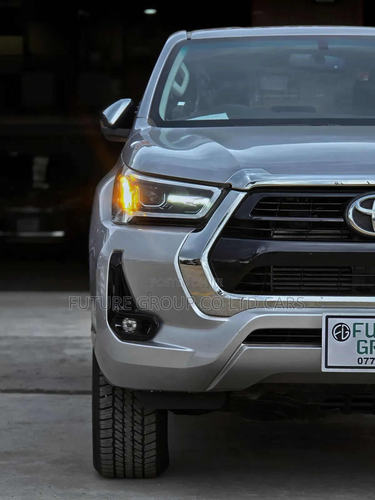 New Toyota Hilux 2024 Silver