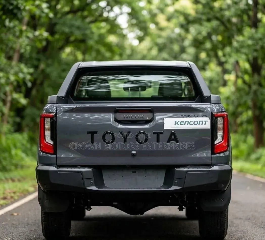 Toyota Hilux 2025 Gray