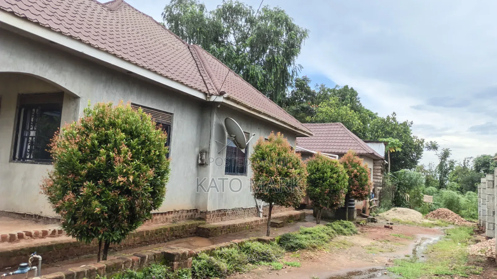 4bdrm Bungalow in Nama, Mukono TC for sale
