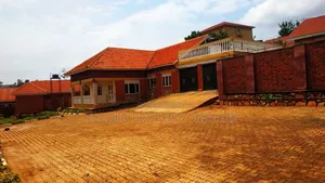 4bdrm Bungalow in Mbuya, Central Division for sale