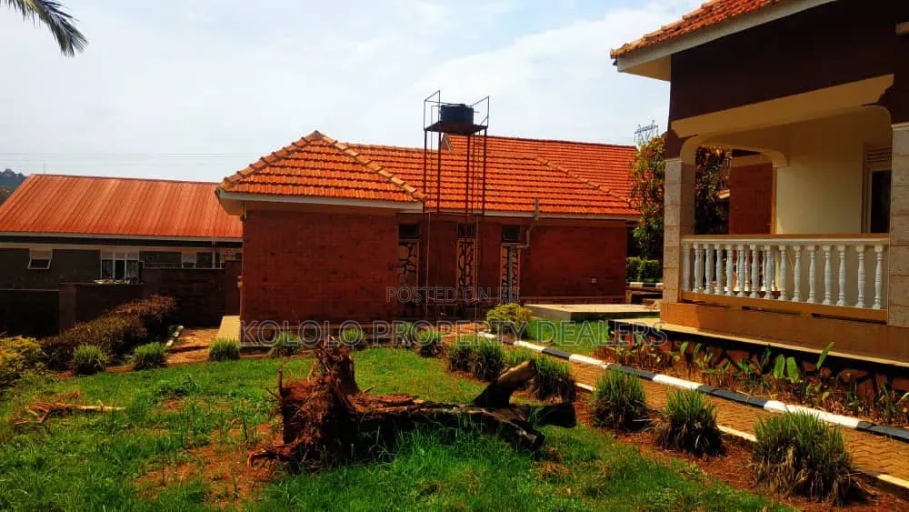 4bdrm Bungalow in Mbuya, Central Division for sale