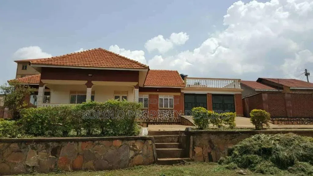 4bdrm Bungalow in Mbuya, Central Division for sale