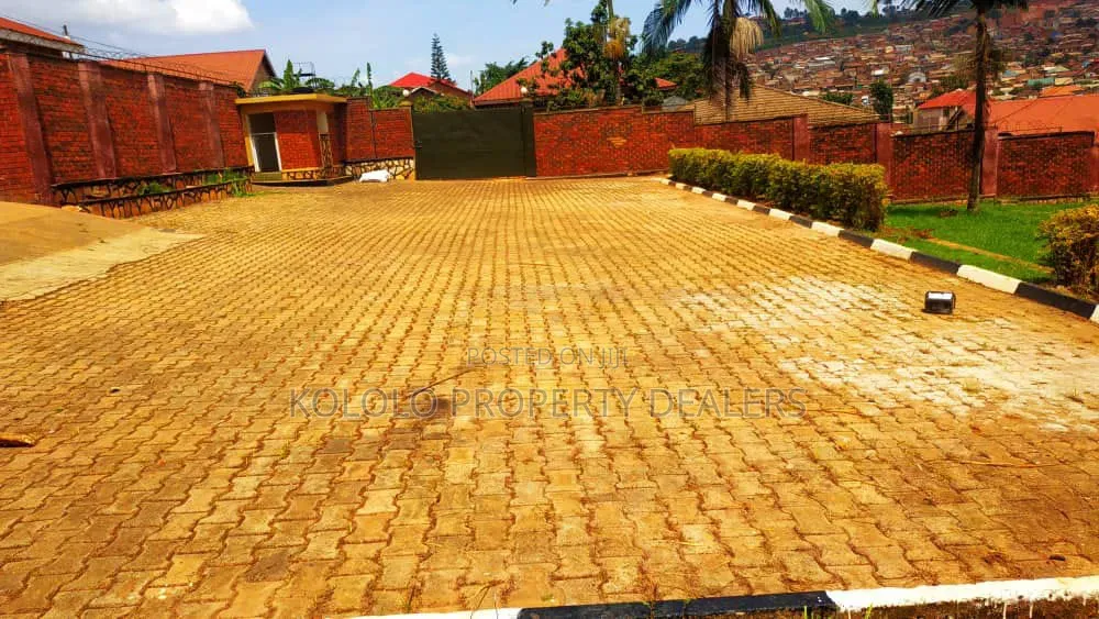 4bdrm Bungalow in Mbuya, Central Division for sale