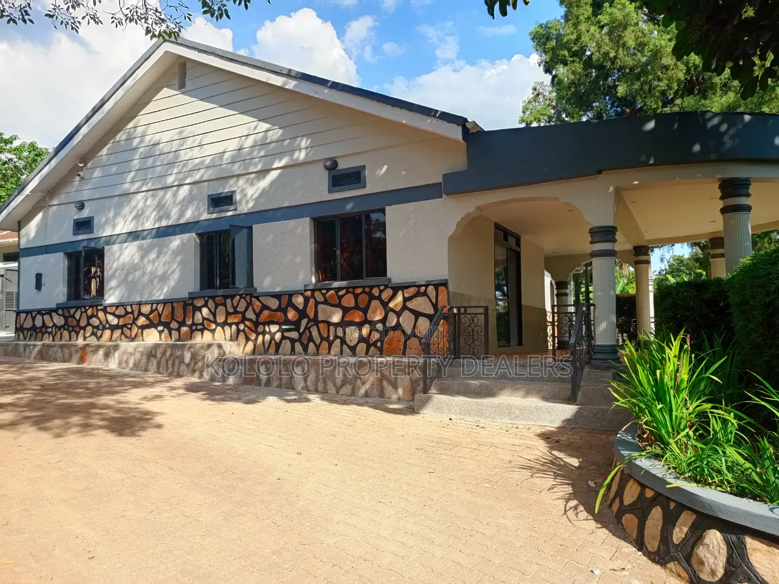 3bdrm Bungalow in Naguru, Central Division for rent