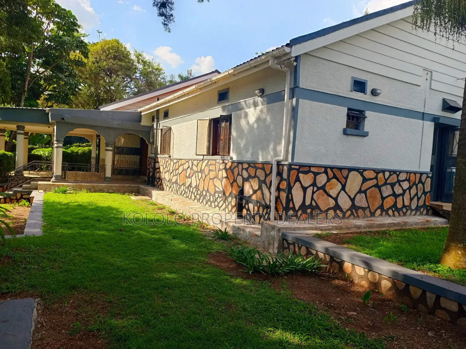 3bdrm Bungalow in Naguru, Central Division for rent