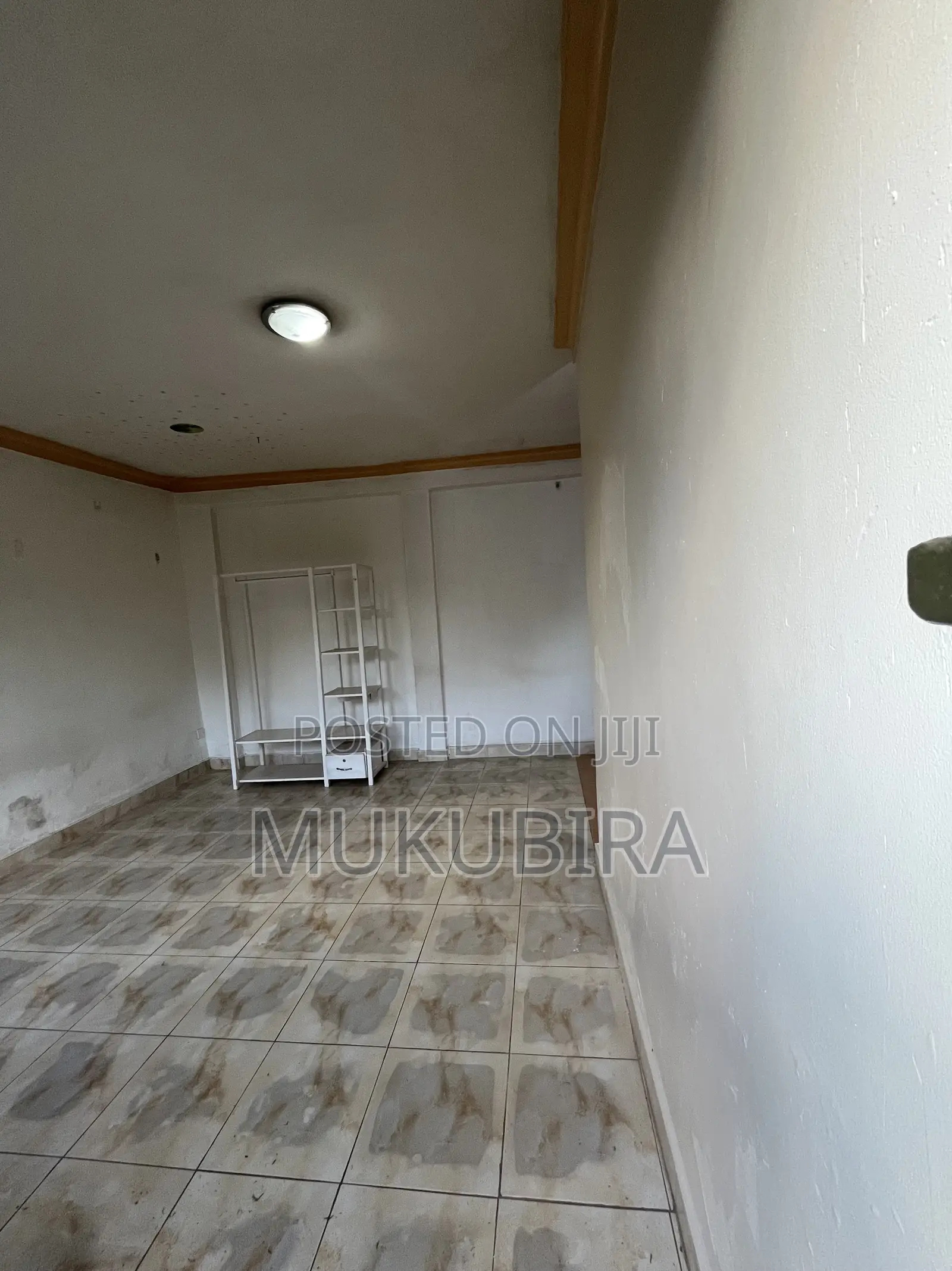 Studio Apartment in Mukubira, Central Division for rent