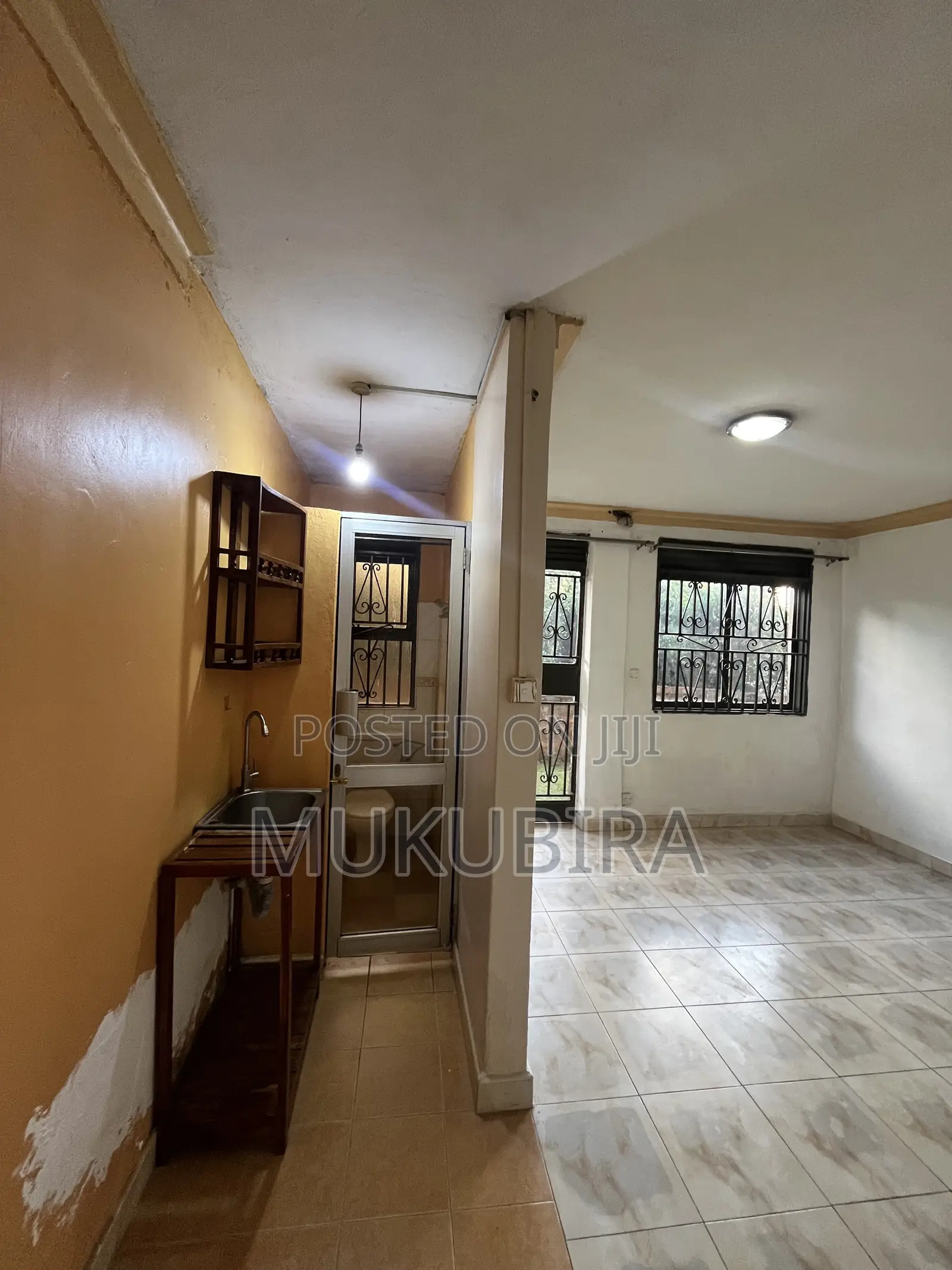Studio Apartment in Mukubira, Central Division for rent