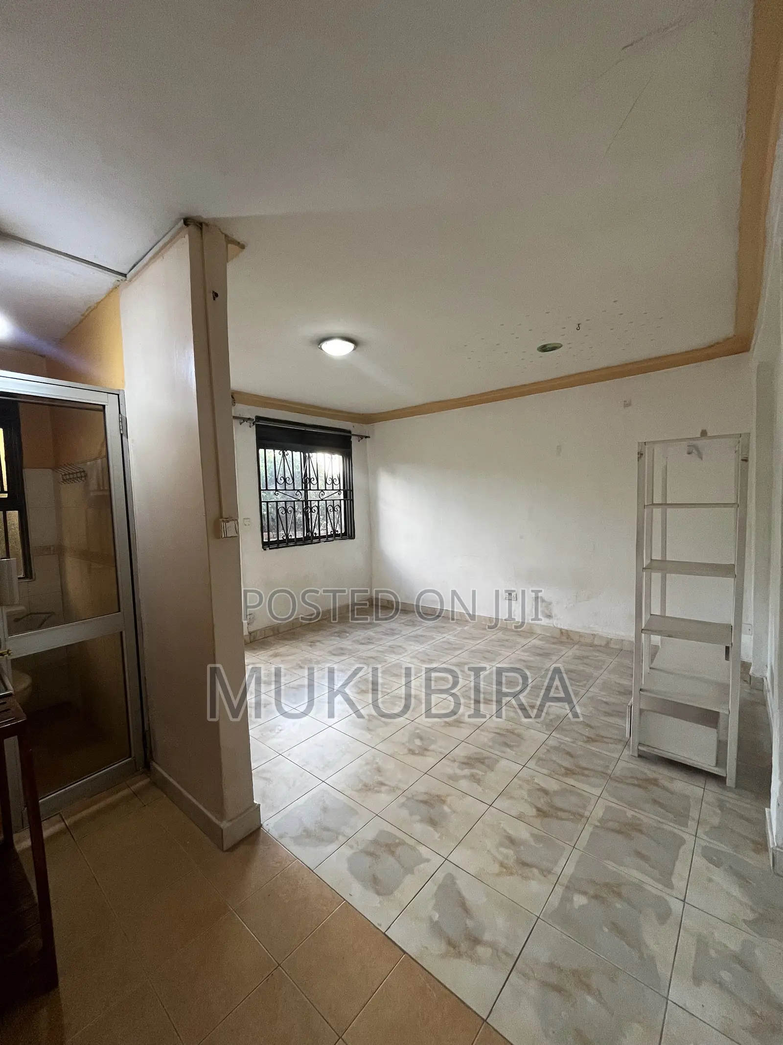 Studio Apartment in Mukubira, Central Division for rent