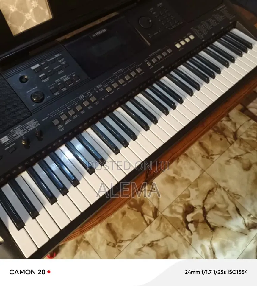 Yamaha PSR E463