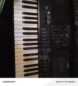 Yamaha PSR E463
