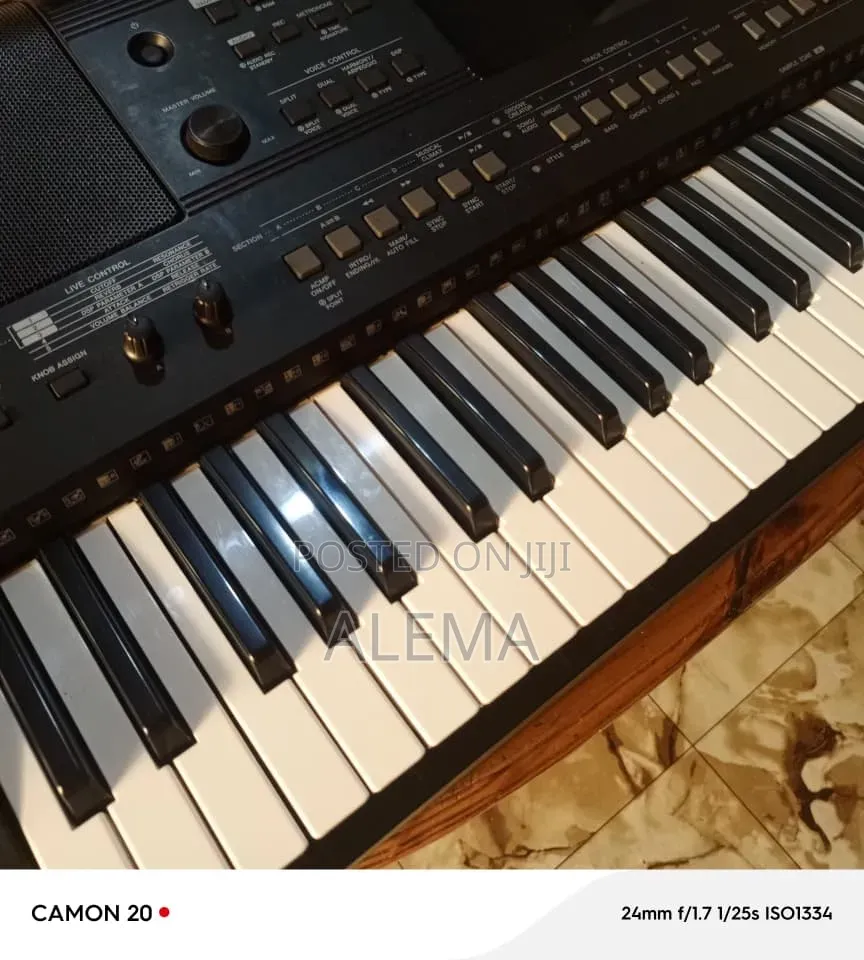 Yamaha PSR E463