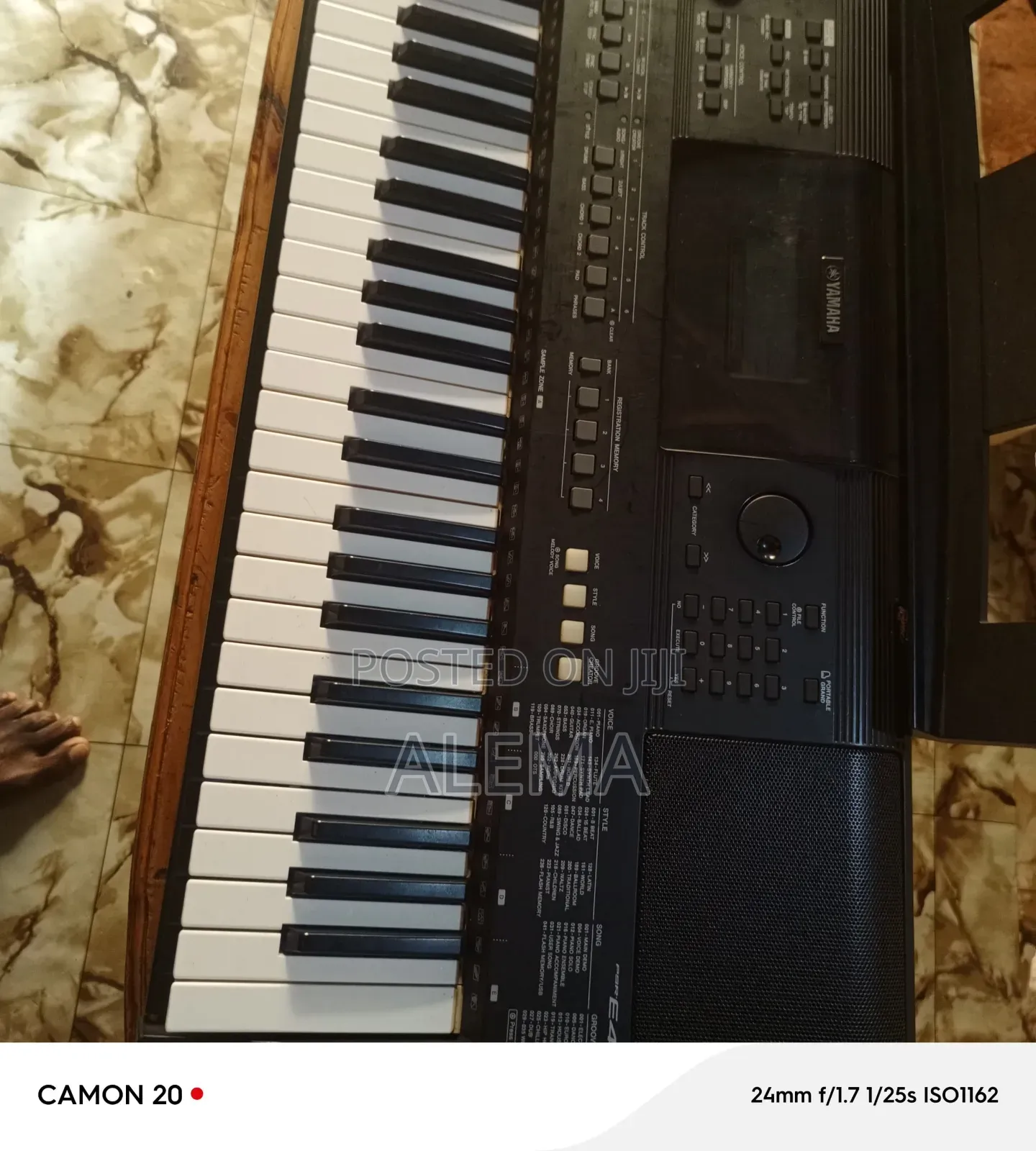 Yamaha PSR E463