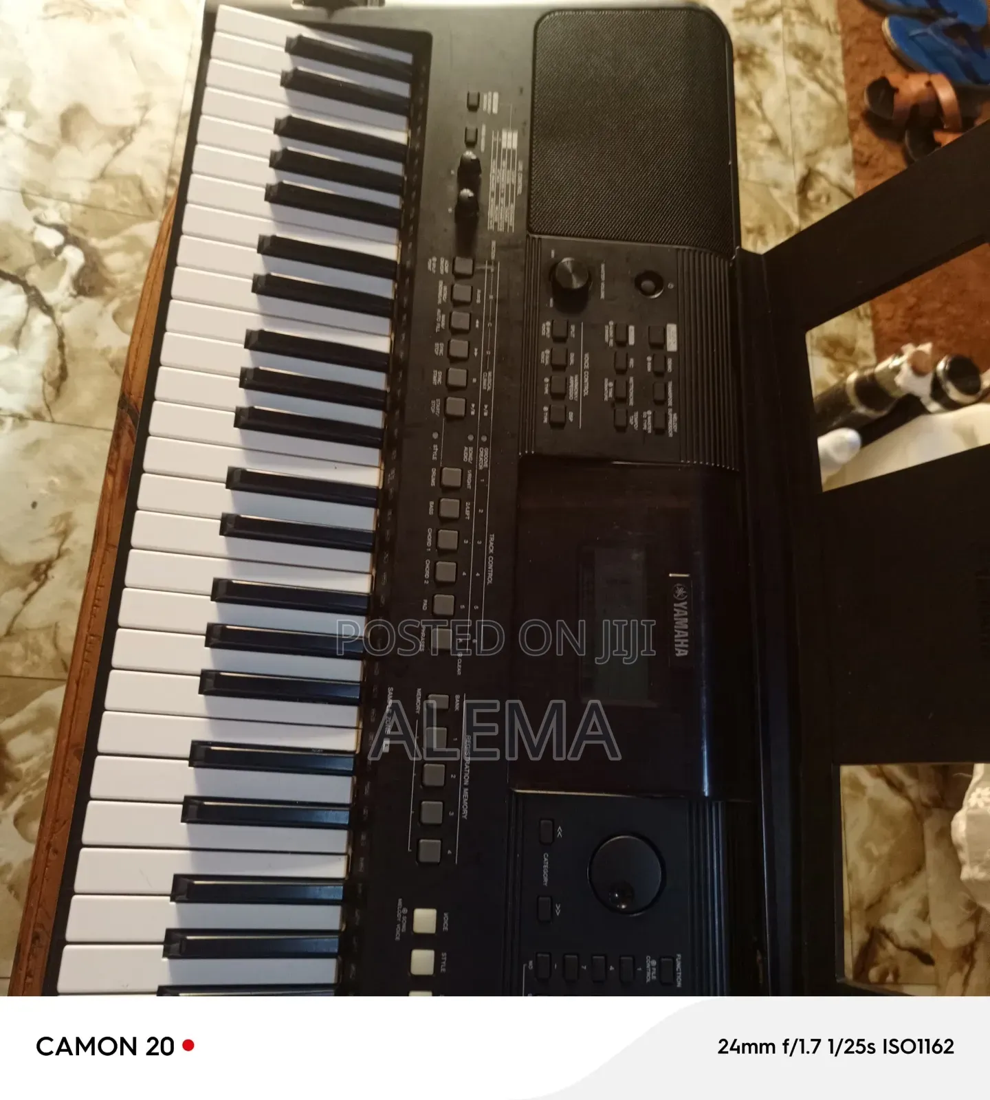 Yamaha PSR E463