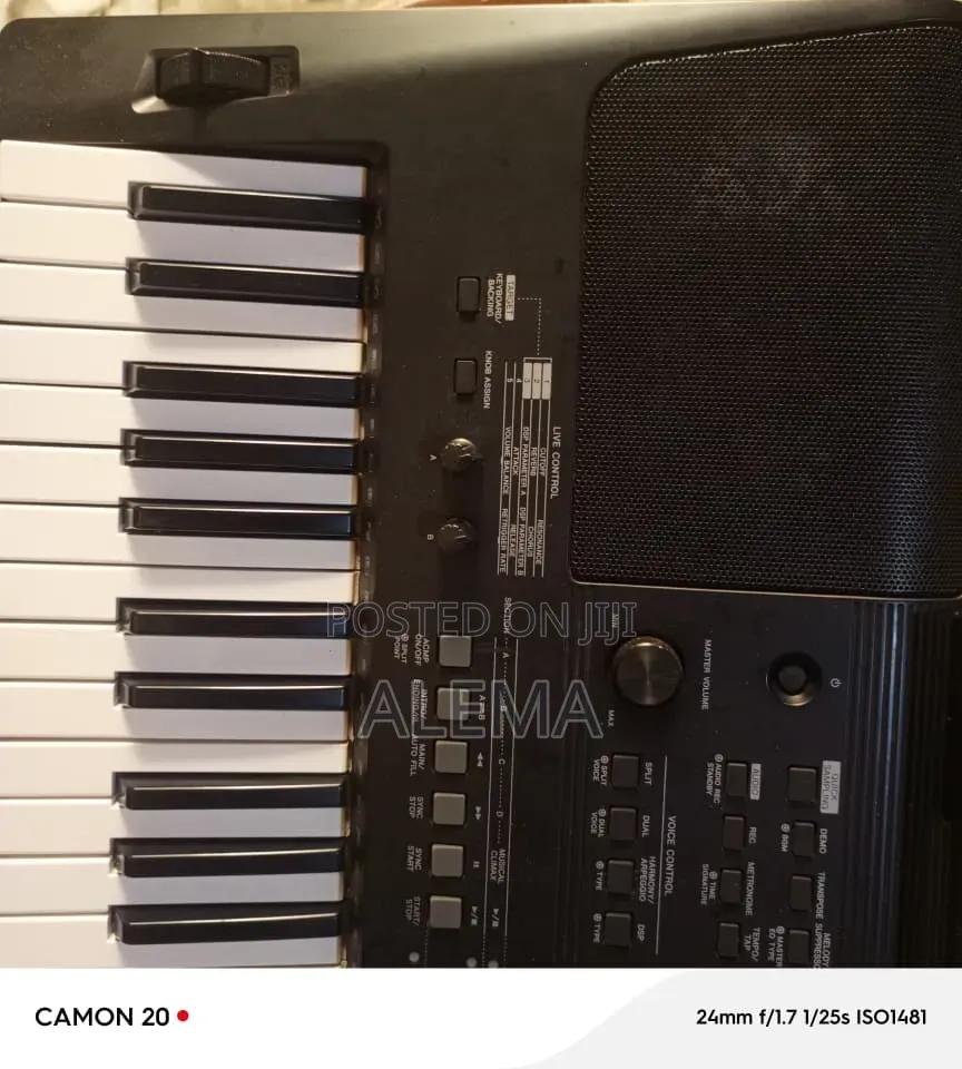 Yamaha PSR E463