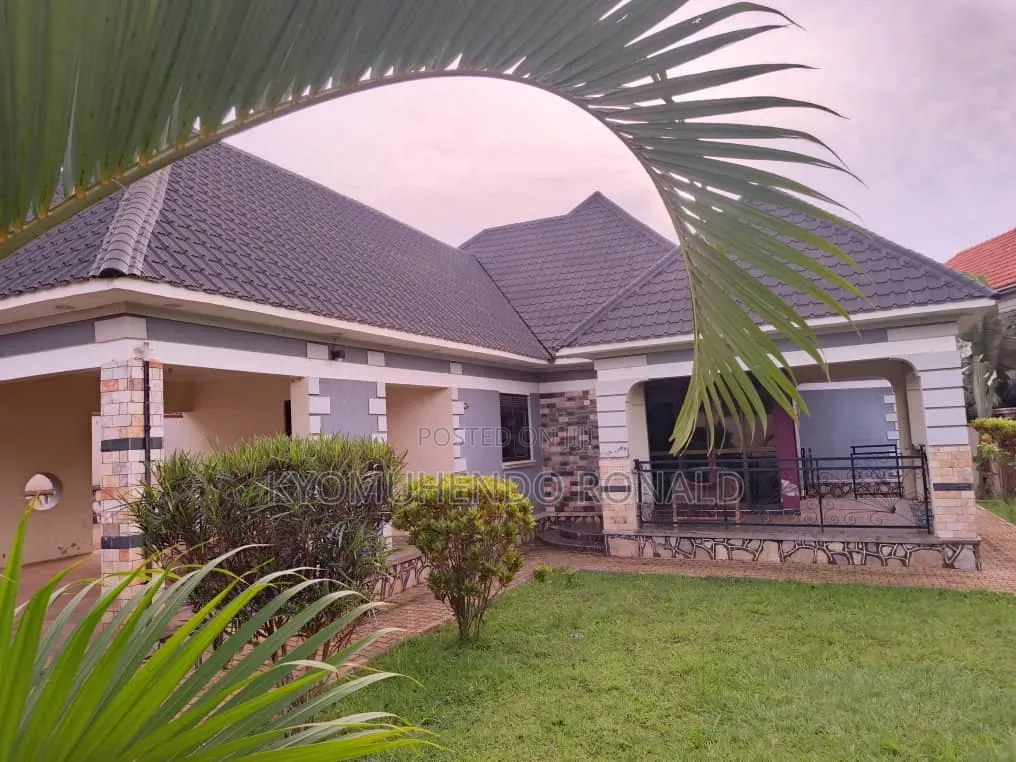 5bdrm House in Kasangati, Nakawa for sale
