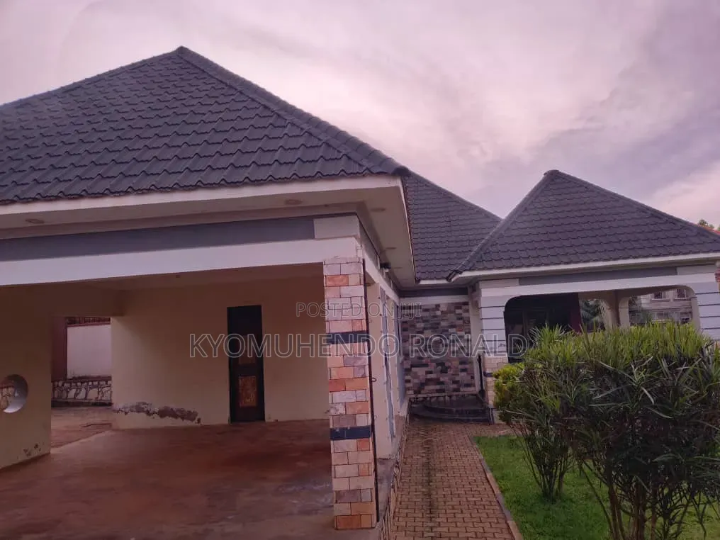 5bdrm House in Kasangati, Nakawa for sale