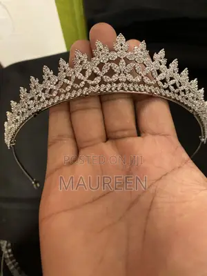 Elegant Silver Crystal Floral Bridal Tiara – Wedding Crown
