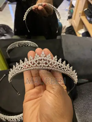 Elegant Silver Crystal Floral Bridal Tiara – Wedding Crown