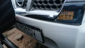 Nissan Hardbody 2005 White