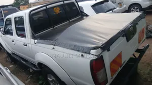Nissan Hardbody 2005 White
