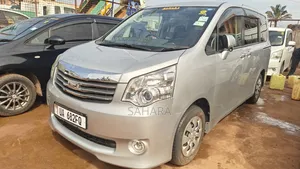 Toyota Noah 2012 Silver