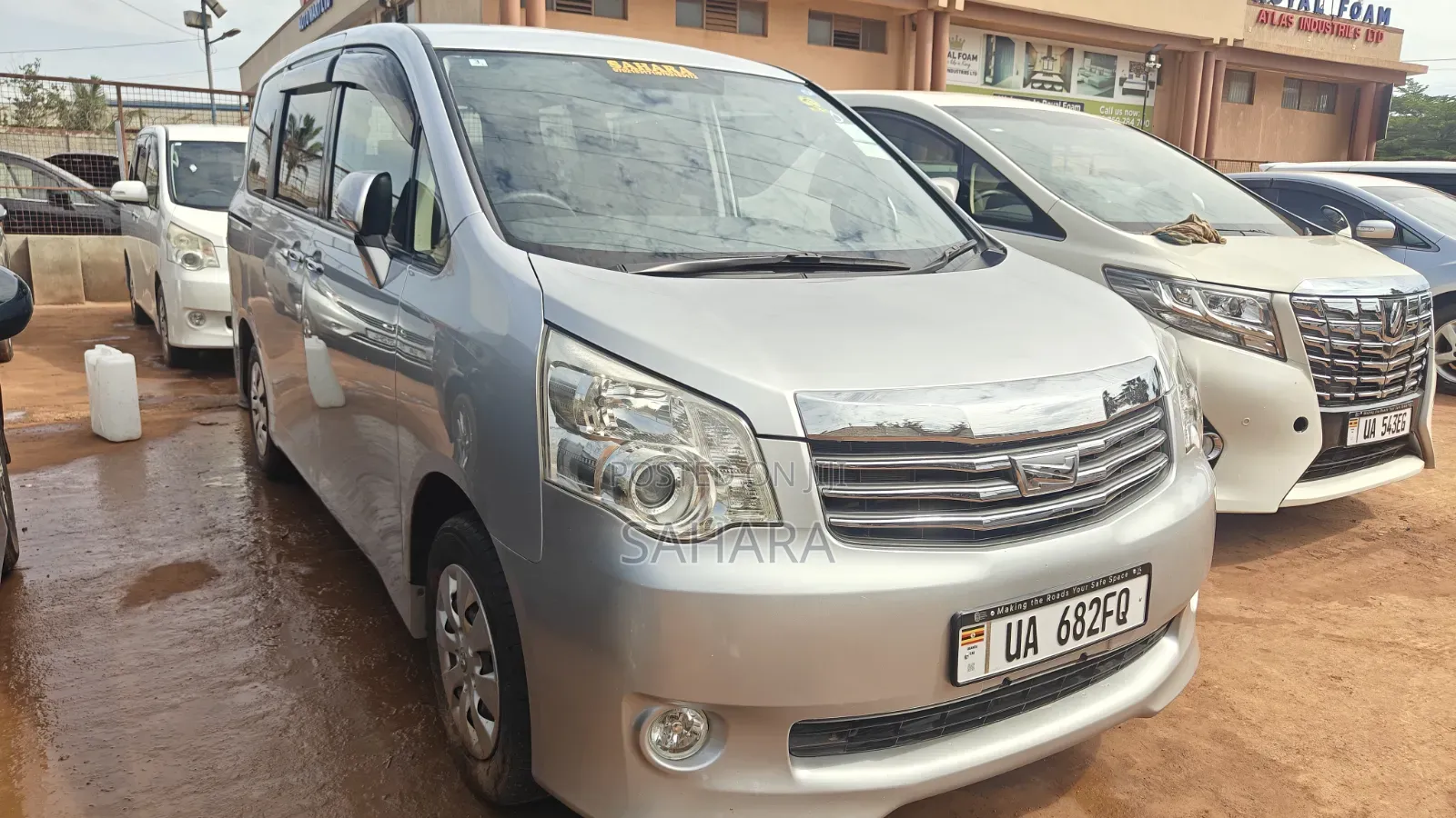 Toyota Noah 2012 Silver