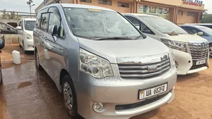 Toyota Noah 2012 Silver