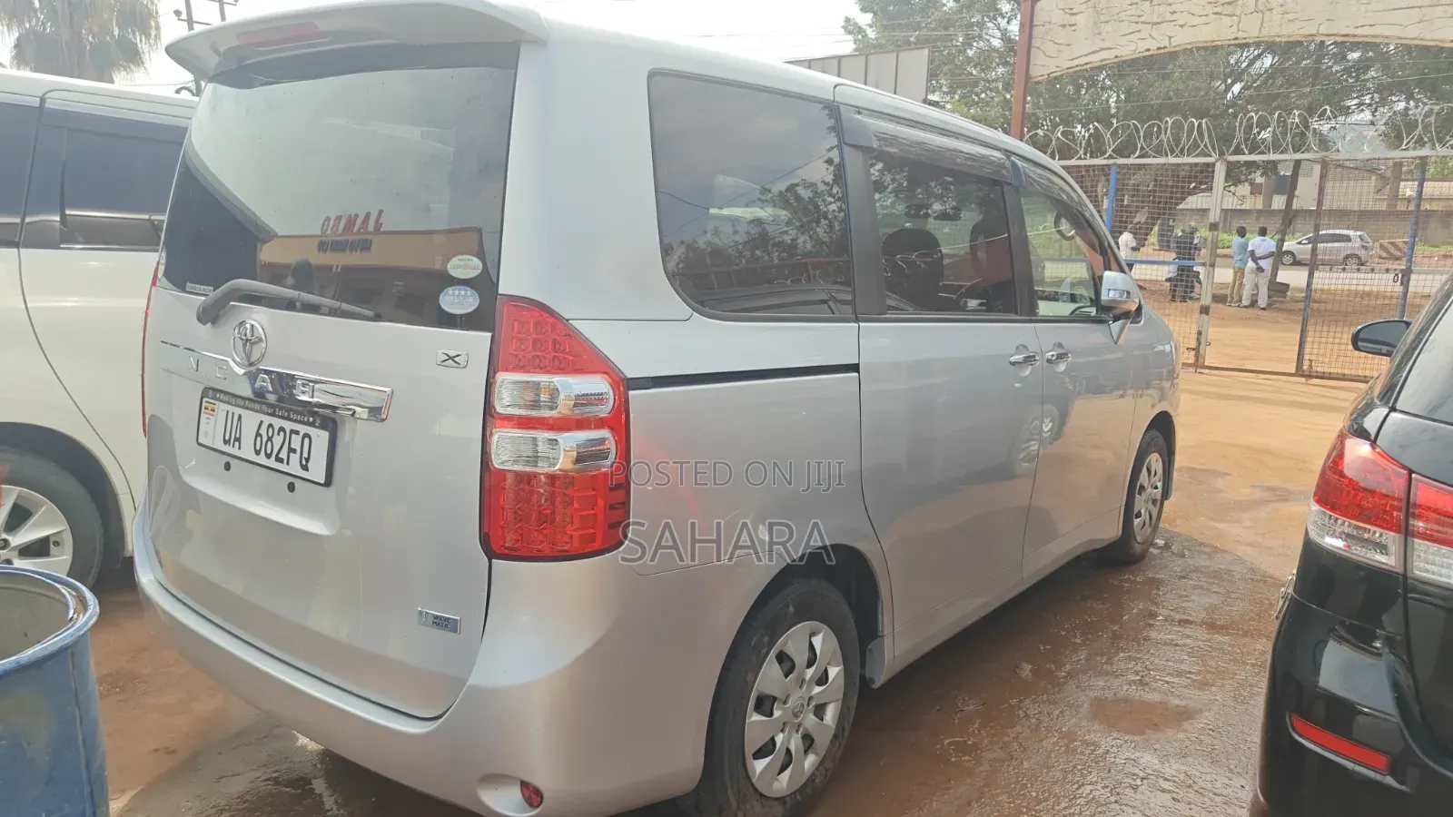 Toyota Noah 2012 Silver