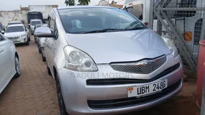 Toyota Ractis 2009 Silver