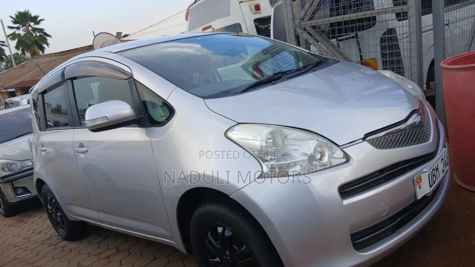 Toyota Ractis 2009 Silver