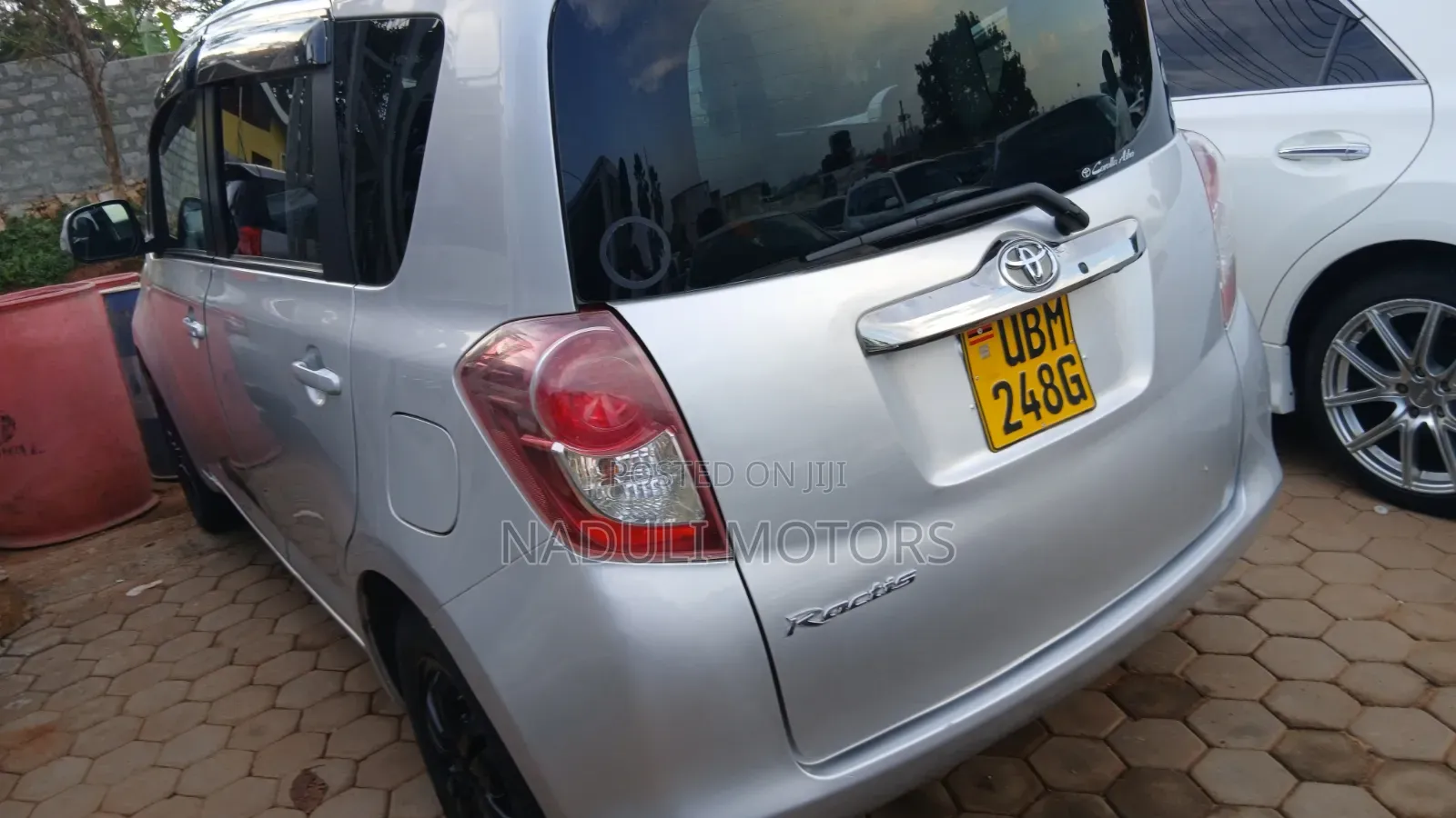 Toyota Ractis 2009 Silver
