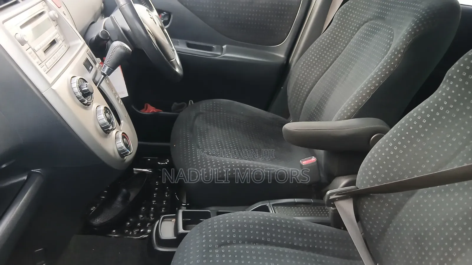 Toyota Ractis 2009 Silver