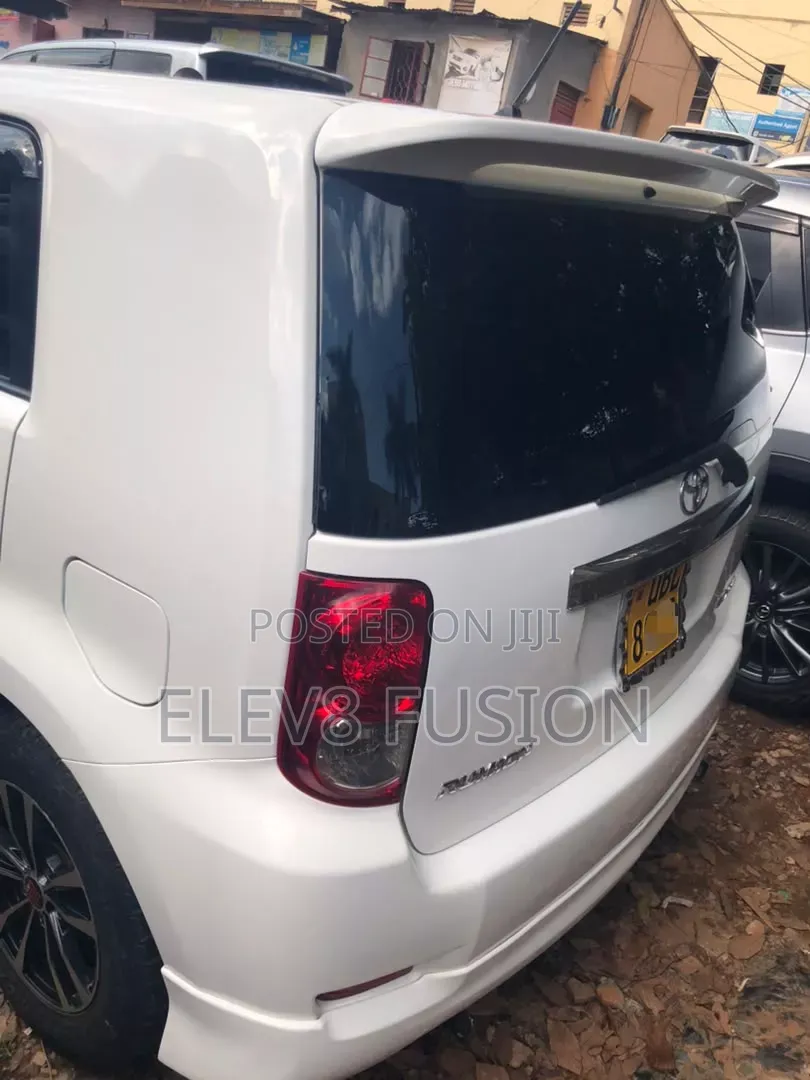 Toyota Corolla Rumion 2008 White